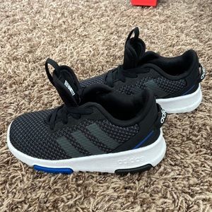TODDLER ADIDAS - size 7 EUC